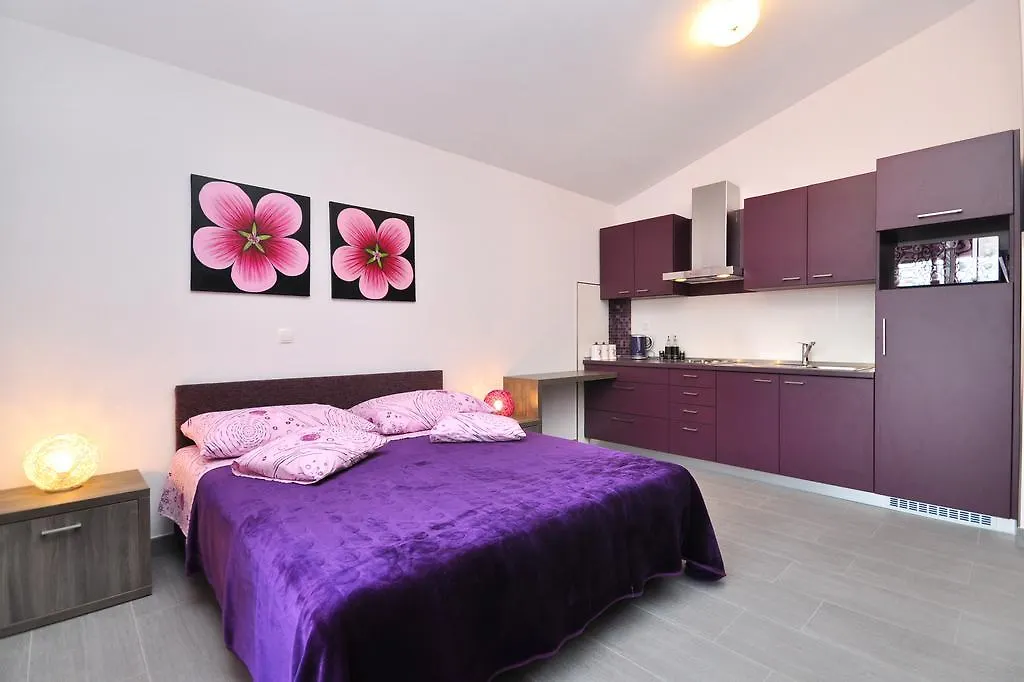 Apartments Zizic Kaštela 0*,  Croácia
